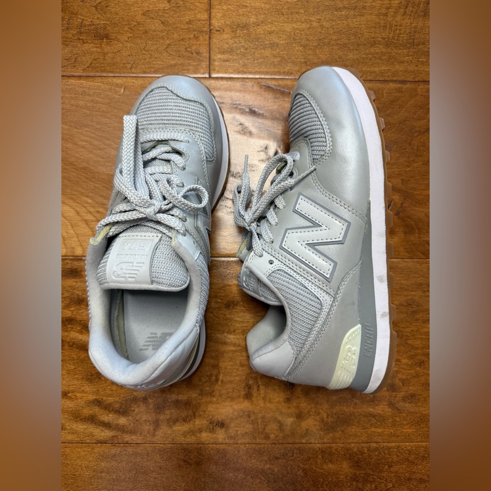 New Balance 574 Gray Silver Sneakers Women’s 9.5 Leather Mesh EUC
